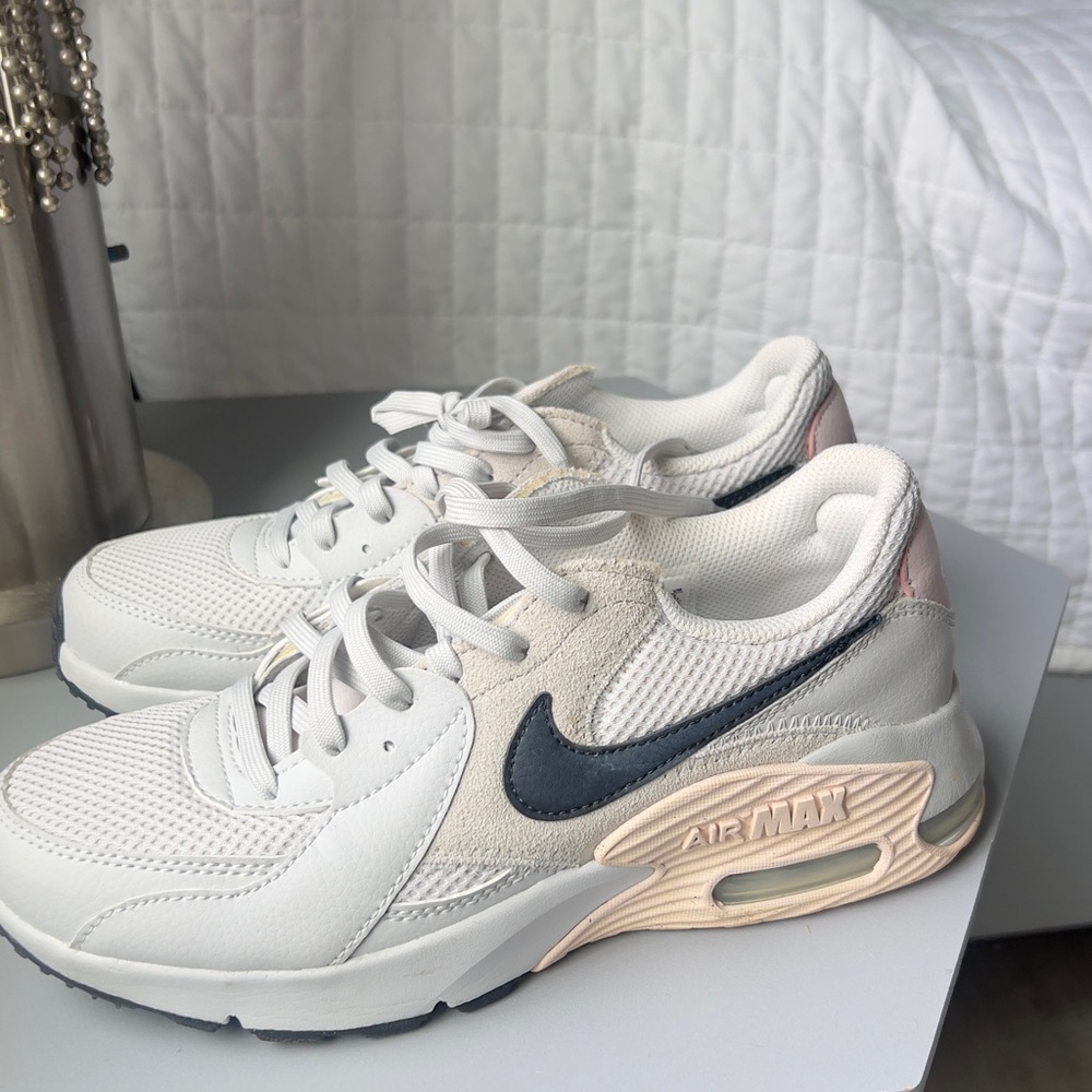 Nike Women's White and Black Sneakers